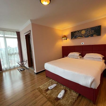 Moonlight Hotel Аддис-Абеба Экстерьер фото